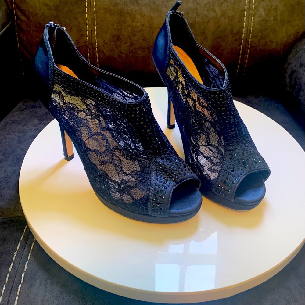 High heel booties used once good condition